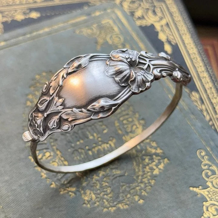 PetalCharm - Vintage Blomstergraveret Sølvarmbånd