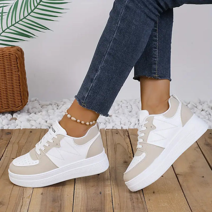 Naveah - Komfortabel Kilehæls Sneaker