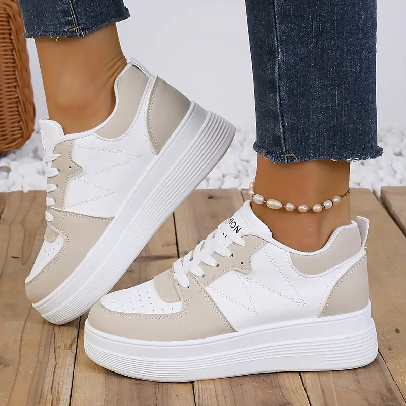 Naveah - Komfortabel Kilehæls Sneaker