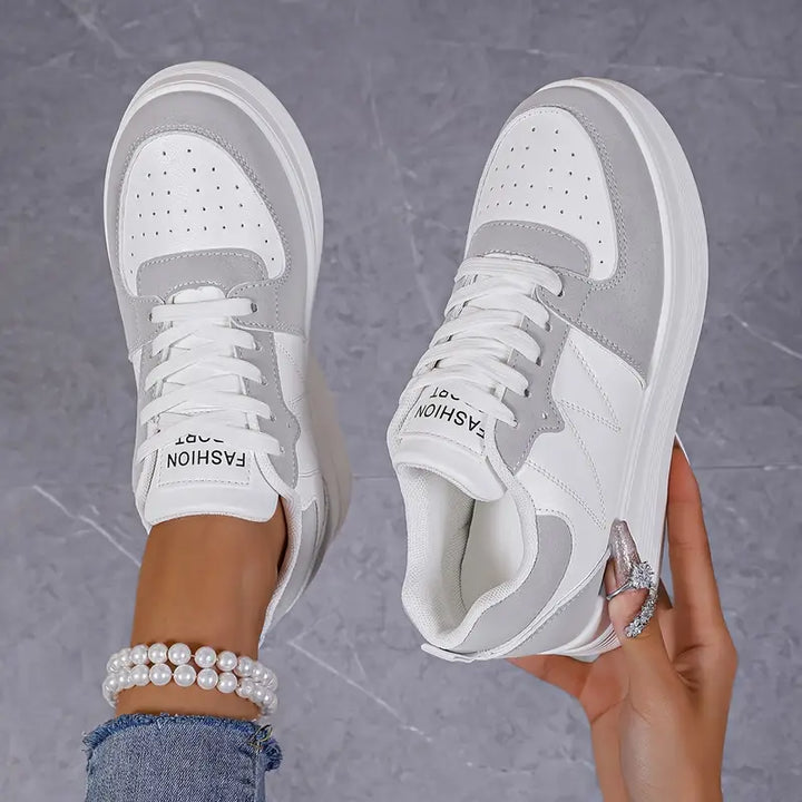 Naveah - Komfortabel Kilehæls Sneaker