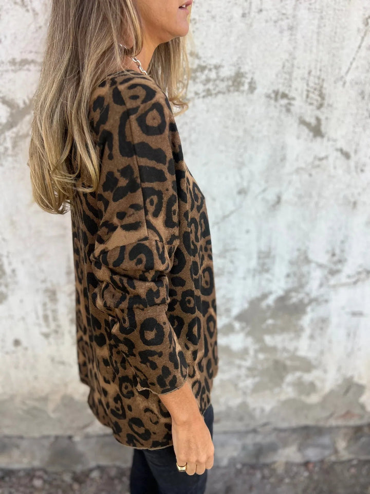 Swantje - Bluse med Rund Hals og Leopardprint