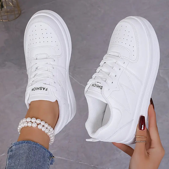 Naveah - Komfortabel Kilehæls Sneaker