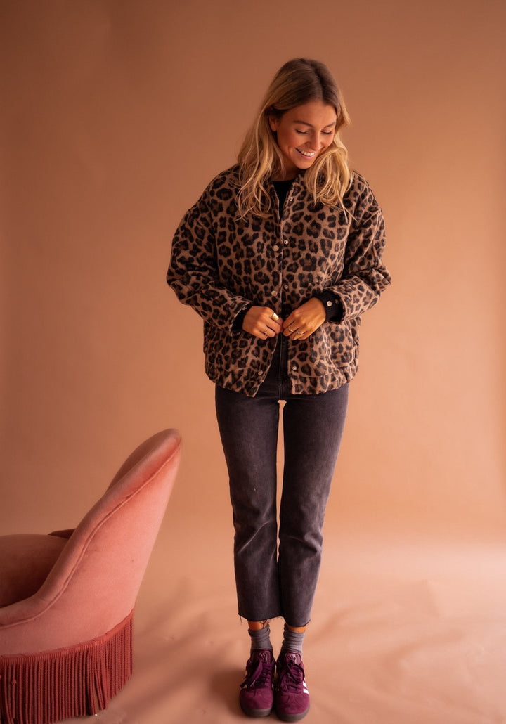 Leana - Åndbar Jakke Med Leopard Mønster