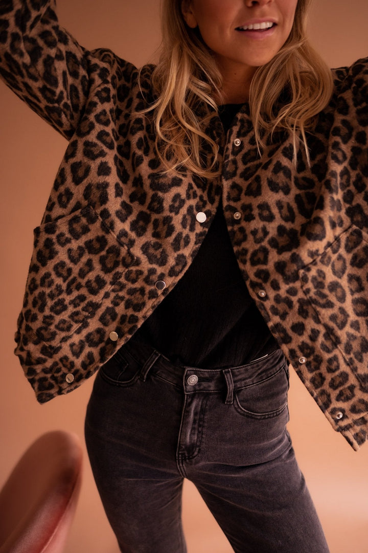 Leana - Åndbar Jakke Med Leopard Mønster