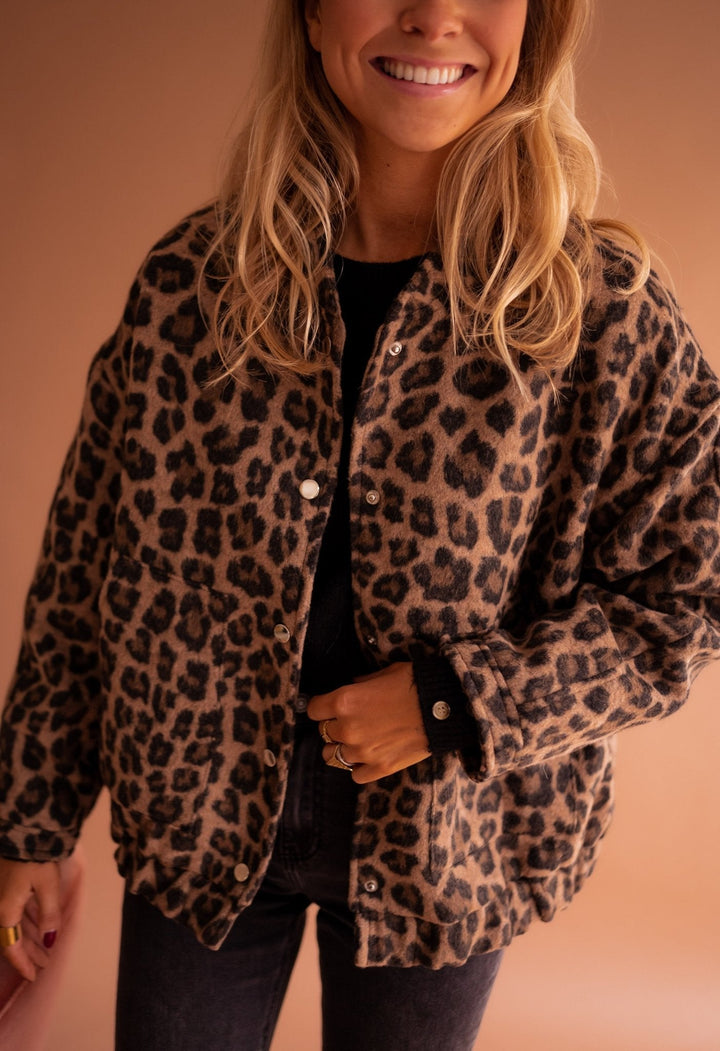 Leana - Åndbar Jakke Med Leopard Mønster