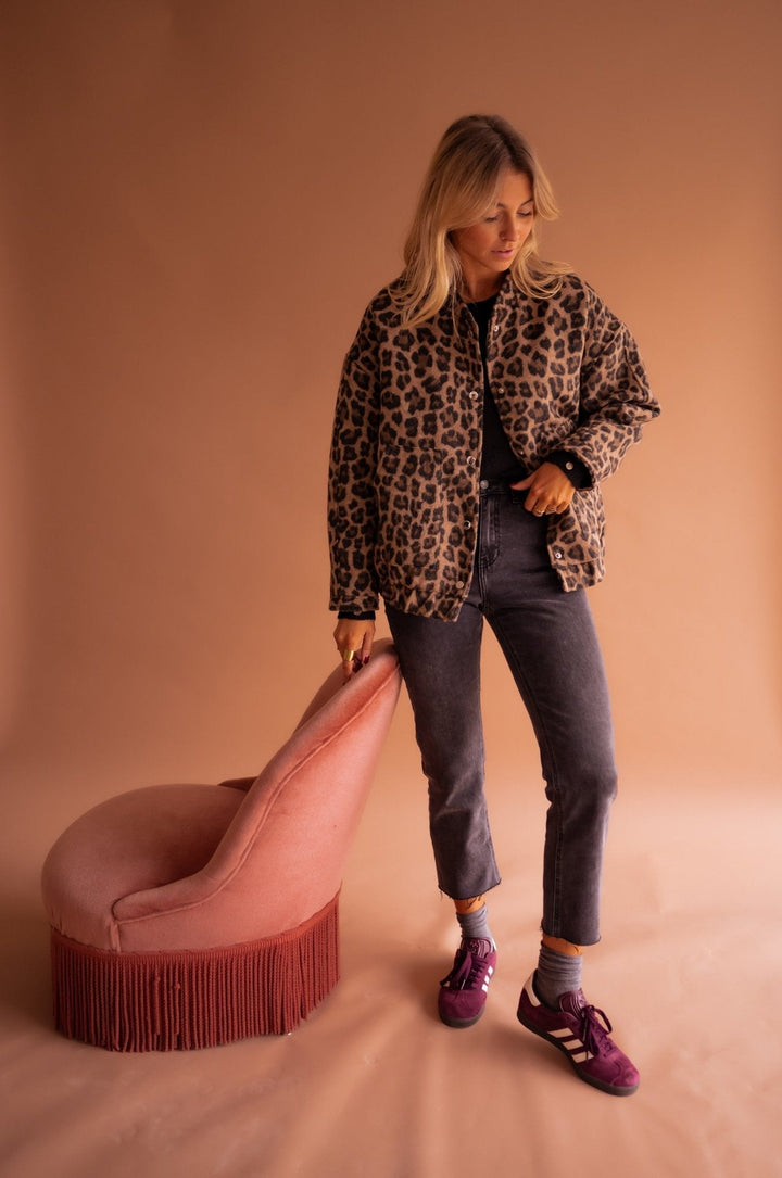 Leana - Åndbar Jakke Med Leopard Mønster