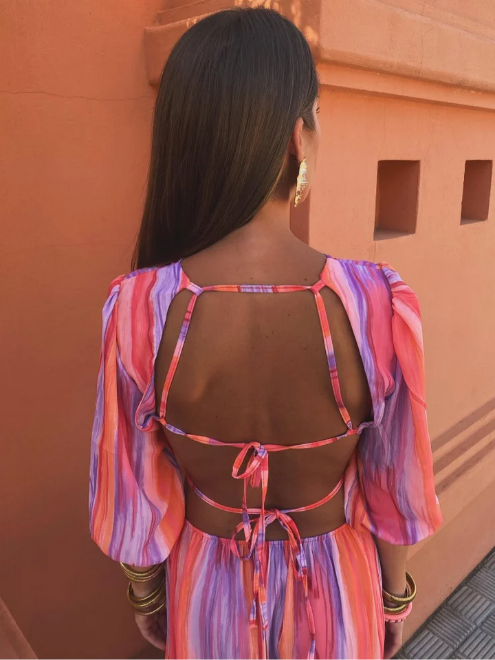 Paloma – Elegant Kjole Med Udskæring